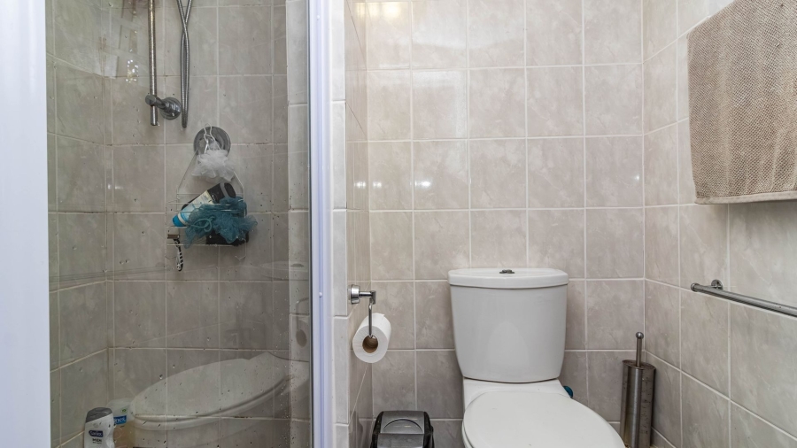 4 Bedroom Property for Sale in Perlemoenbaai Western Cape